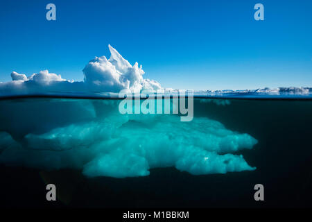 Eisscholle Kante Formationen in Lancaster Sound, nördlichen Baffin Island, Kanada. Stockfoto