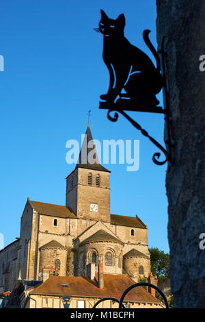 Montmorillon, als "Stadt des Schreibens und buchen Sie Berufe" bekannt, ist eine charmante Stadt angenehm auf beiden Seiten des Flusses Gartempe in Frankreich Stockfoto