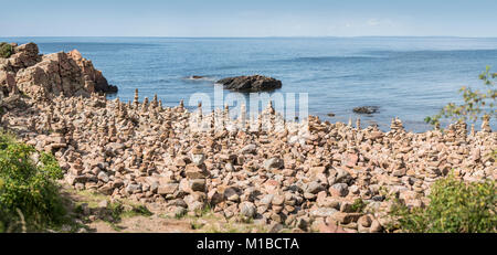 Stapel der Felsen am Strand im Naturschutzgebiet Hovs Hallar, Torekov, Skane, Schweden, Skandinavien. Stockfoto