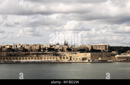 Ein Blick auf das Hafengebiet von Valletta in Malta ab Senglea gesehen. Stockfoto