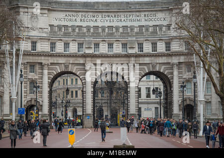 28. Januar 2018. Die Könige März in London schließt die Mall zu Verkehr. Credit: Malcolm Park/Alamy. Stockfoto