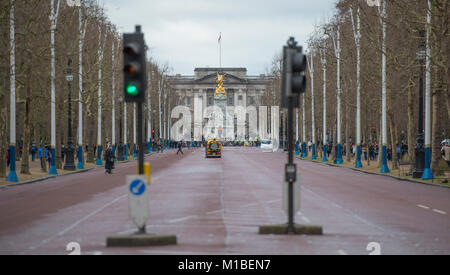 28. Januar 2018. Die Könige März in London schließt die Mall zu Verkehr. Credit: Malcolm Park/Alamy. Stockfoto