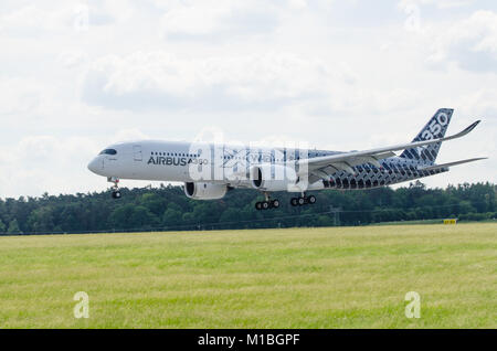 Berlin Schönefeld, Deutschland, Juni 03. 2016.; Airbus A350 - 900 XWB während der ILA in Berlin Schönefeld. Stockfoto