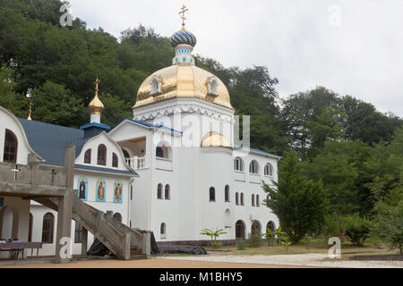 Tempel der Ikone der Muttergottes von der Heiligsten Mutter Oberin des Berg Athos in der Trinity-Georgievsky weiblichen Kloster im Dorf Lesnoye, Adler d Stockfoto