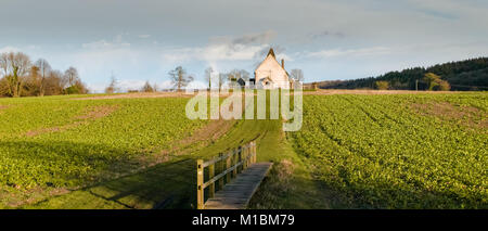 St Huberts Kirche, Idsworth, Hampshire, Großbritannien - Januar Sonnenuntergang Stockfoto