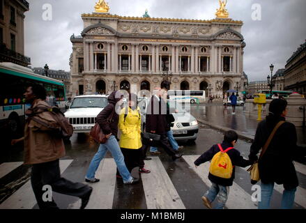 AJAXNETPHOTO. Am 30. März 2006. PARIS, Frankreich. - L'Opera, auch bekannt als Palais Garnier. Foto: Jonathan Eastland/AJAX REF: RD1S 63003 187 Stockfoto