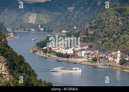 Ausflug Schiff auf dem Rhein, Oberes Mittelrheintal, in der Nähe von St. Goar, Deutschland Stockfoto