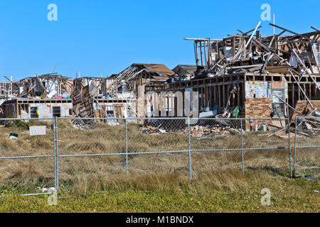 Salt Grass Landing Apartments vom Hurrikan Harvey, August 2017 total zerstört. Stockfoto