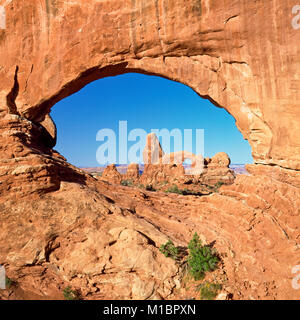 Turret Arch angesehen durch Nord-Fenster im Arches-Nationalpark in der Nähe von Moab, utah Stockfoto