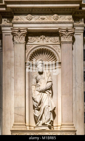 Befindet sich in der Kathedrale von Santa Maria in Siena ist eine Statue des Hl. Paulus, ist ein Selbstporträt von den sculpter Michelangelo Stockfoto