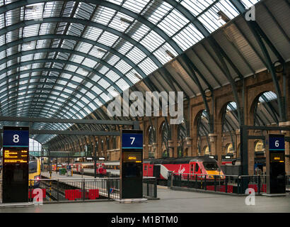 Jungfrau Ostküste Zug im Bahnhof Kings Cross London UK Stockfoto