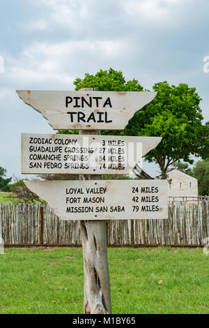 Texas, Hill Country, Fredericksburg, Fort Martin Scott Est. 1848, Pinta Trail anmelden Stockfoto