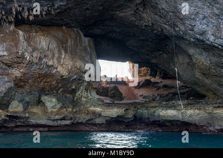 Phi Phi Island Krabi Thailand Januar 30, 2016 Die Viking Cave auf Koh Phi Phi, wo Vogelnester gesammelt werden Vögel nest Suppe zu machen. Stockfoto