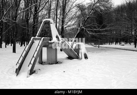 Spielplatz im Winter Stockfoto