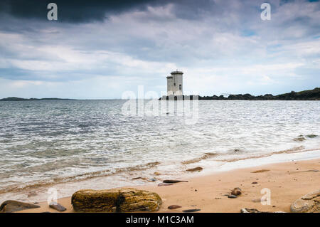 Die beiden quadratischen Türmen des Carriag Fhada Leuchtturm von Port Ellen auf der Schottischen Innere Hebriden Insel Islay. 08. Juni 2012. Stockfoto