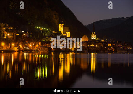 Hallstatt ist ein kleines Dorf im Bezirk Gmunden, im österreichischen Bundesland Oberösterreich. Stockfoto