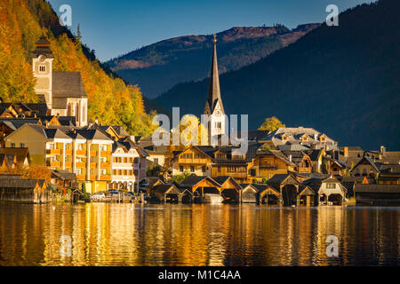 Hallstatt ist ein kleines Dorf im Bezirk Gmunden, im österreichischen Bundesland Oberösterreich. Stockfoto