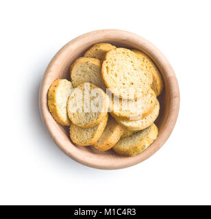 Knuspriges Brot bruschetta in Houten auf weißem Hintergrund. Stockfoto