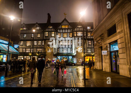 Liberty Department Store, der verkauft Luxusgüter auf Great Marlborough Street im West End von London, London, England, Großbritannien Stockfoto