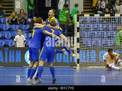 Kiew, Ukraine - Januar 29, 2017: Ukrainische Spieler reagieren, nachdem zählte ein Ziel während Ihrer freundlich Futsal Spiel gegen Spanien bei Palats des Sports in Stockfoto