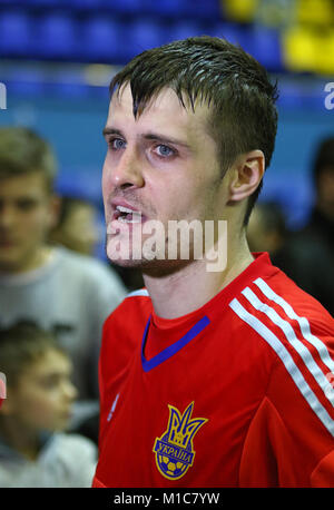 Kiew, Ukraine - Januar 29, 2017: Torhüter Kyrylo Tsypun der Ukraine gibt ein Interview nach der freundlichen Futsal Spiel gegen Spanien bei palats der Sp Stockfoto