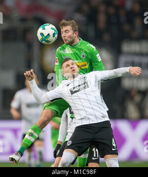 Frankfurt, Deutschland. 26 Jan, 2018. Ante REBIC unten (F) im Duelle gegen Christoph KRAMER (MG), Aktion, Fussball 1. Fussballbundesliga, 20. Spieltag, Eintracht Frankfurt (F) - Borussia Mönchengladbach (MG), am 26.01.2018 in Frankfurt/Deutschland. | Verwendung der weltweiten Kredit: dpa/Alamy leben Nachrichten Stockfoto