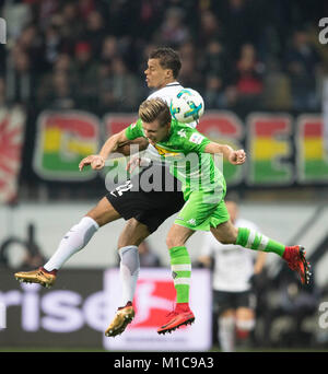 Frankfurt, Deutschland. 26 Jan, 2018. Timothy CHANDLER hinten (F) im Duelle gegen Patrick HERRMANN (MG), Aktion, Fussball 1. Fussballbundesliga, 20. Spieltag, Eintracht Frankfurt (F) - Borussia Mönchengladbach (MG), am 26.01.2018 in Frankfurt/Deutschland. | Verwendung der weltweiten Kredit: dpa/Alamy leben Nachrichten Stockfoto