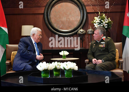 Amman, Amman, Jordanien. 29 Jan, 2018. Der palästinensische Präsident Mahmoud Abbas trifft sich mit Jordaniens König Abdullah II. in der Hauptstadt Amman, 29 Januar, 2018 Credit: thaer Ganaim/APA-Images/ZUMA Draht/Alamy leben Nachrichten Stockfoto