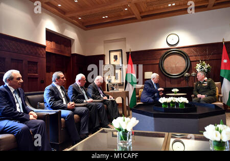 Amman, Amman, Jordanien. 29 Jan, 2018. Der palästinensische Präsident Mahmoud Abbas trifft sich mit Jordaniens König Abdullah II. in der Hauptstadt Amman, 29 Januar, 2018 Credit: thaer Ganaim/APA-Images/ZUMA Draht/Alamy leben Nachrichten Stockfoto