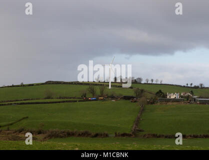 Ackerland an Donaghcloney, County Down, Nordirland. 29. Januar 2018. UK Wetter - ein gemischter Tag mit Sonnenschein Duschen und eine kalte Brise über Nordirland fegen. Clearing Skies bedeutet Temperaturen in der kommenden Nacht wird fallen. Quelle: David Hunter/Alamy Leben Nachrichten. Stockfoto