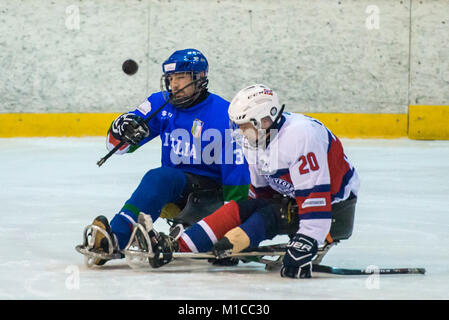 Januar 26, 2018 - Turin, Italy-January 26, 2018: Das internationale Turnier von Sledge Eishockey 2018 zwischen Italien gegen Norwegen im Palatazzoli in Turin, Italien in der Pic: (Bild: © Stefano Guidi über ZUMA Draht) Stockfoto