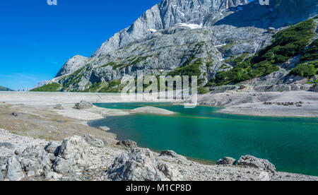 Lago Fedaia (Fedaia See), Val di Fassa, Trentino Alto Adige, einem künstlichen See und ein Damm in der Nähe von Canazei Stadt, am Fuße der Marmolada Massiv entfernt. Stockfoto