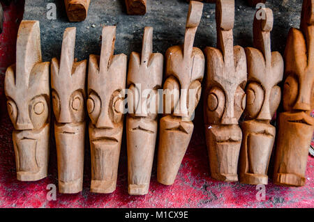 Ethnische Batak kunst verkauft als Souvenirs in Nordsumatra Indonesien Stockfoto