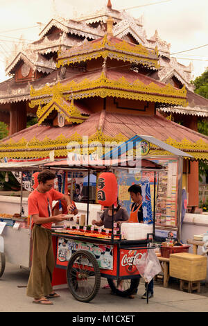 Eine Strassenkueche im Dorf Pai im Norden von Thailand in Suedostasien. Stockfoto