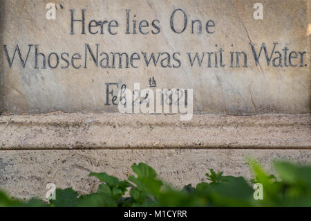 Hier liegt einer, dessen Name in Wasser geschrieben war - John Keats' Tombstone - Rom Stockfoto