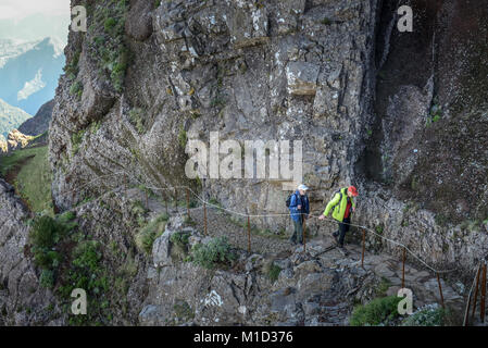 PR1 Wanderweg vom Pico Do Arieiro zum Pico Ruivo, Madeira, Portugal, Wanderweg PR1 vom Pico Do Arieiro zum Pico Ruivo Stockfoto