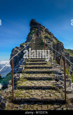 PR1 Wanderweg vom Pico Do Arieiro zum Pico Ruivo, Madeira, Portugal, Wanderweg PR1 vom Pico Do Arieiro zum Pico Ruivo Stockfoto