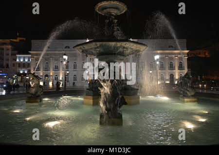 Brunnen, National Theater Teatro Nacional Dona Maria II", Rossio Platz, Altstadt, Lissabon, Portugal, Springbrunnen, Nationaltheater Teatro Nacional D Stockfoto