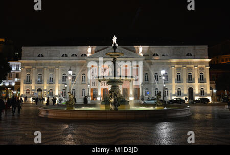 Brunnen, National Theater Teatro Nacional Dona Maria II", Rossio Platz, Altstadt, Lissabon, Portugal, Springbrunnen, Nationaltheater Teatro Nacional D Stockfoto