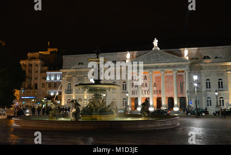 Brunnen, National Theater Teatro Nacional Dona Maria II", Rossio Platz, Altstadt, Lissabon, Portugal, Springbrunnen, Nationaltheater Teatro Nacional D Stockfoto