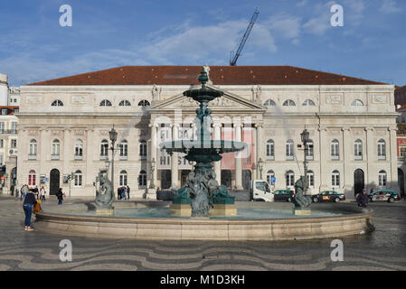 Brunnen, National Theater Teatro Nacional Dona Maria II", Rossio Platz, Altstadt, Lissabon, Portugal, Springbrunnen, Nationaltheater Teatro Nacional D Stockfoto