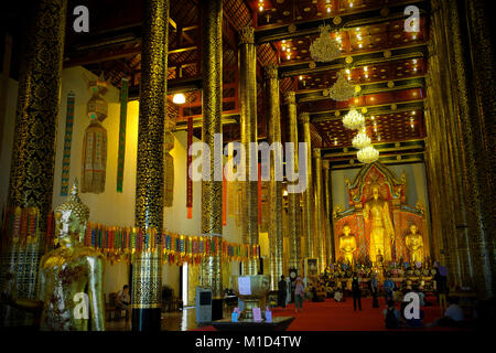Buddha in Tempel, Wat Chedi Luang in Chiang Mai - Thailand. Stockfoto