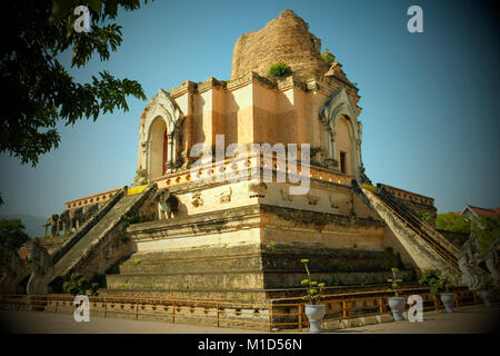 Die alten Stupa im Wat Chedi Luang in Chiang Mai, Thailand. 24-Jan-2018 Stockfoto