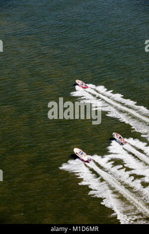 Die Niederlande, Zandvoort, Antenne, Boote racing am Meer. Stockfoto