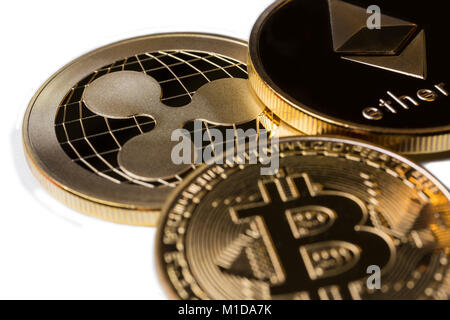 Welligkeit Münze und anderen Crypto Münzen isoliert auf weißem Stockfoto