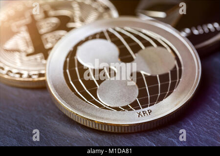 Welligkeit Münze und anderen Crypto Münzen auf einer Schiefertafel Platte Stockfoto