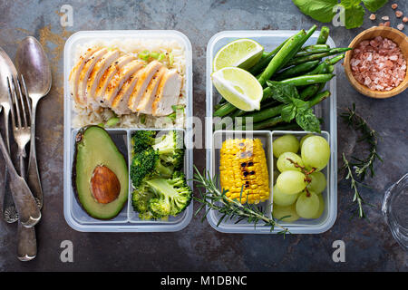 Gesunden grünen Mahlzeit prep Behälter mit Reis und Gemüse Stockfoto