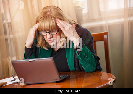 Stressige Arbeit zu Hause Stockfoto