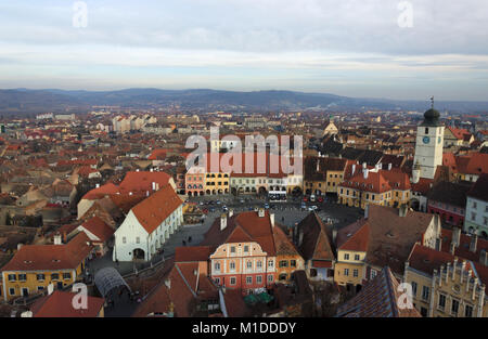 Anzeigen von Piata Mica von der lutherischen Kathedrale, in Sibiu, Rumänien Stockfoto