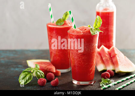 Erfrischende kalte Sommer trinken Wassermelone slushie Stockfoto